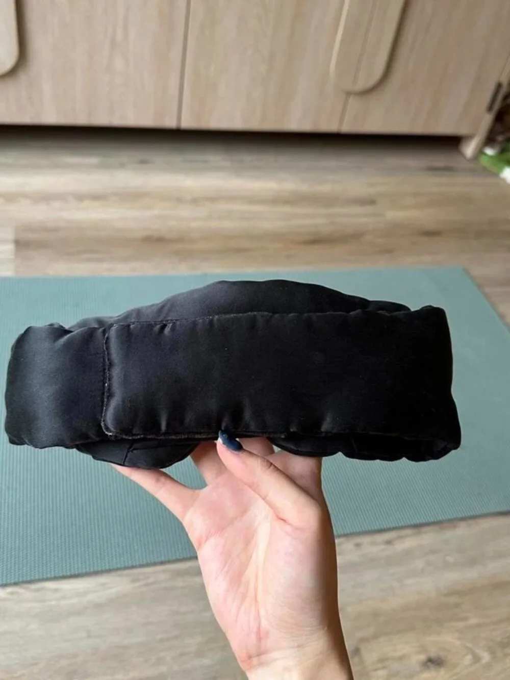 NUOJIA Black 100% mulberry silk sleep mask, similar to the $80 Drowsy sleep mask